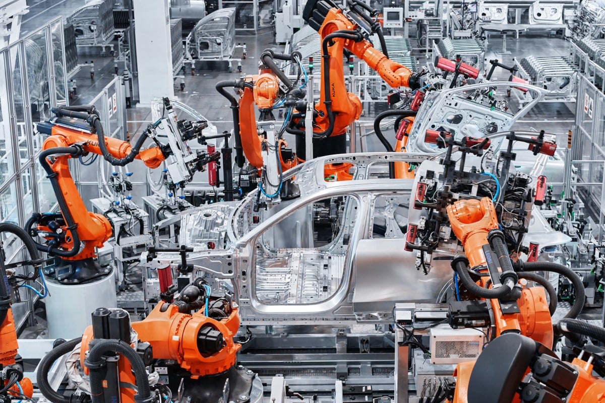 Robot có khả năng hoạt động liên tục 24/7 mà không bị gián đoạn bởi nhu cầu sinh học hay tâm lý. 