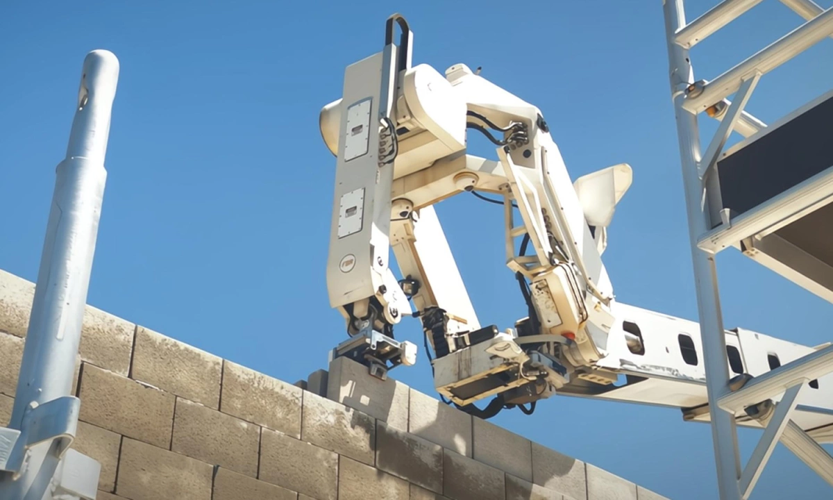 Ứng dụng robot trong giao thông và xây dựng