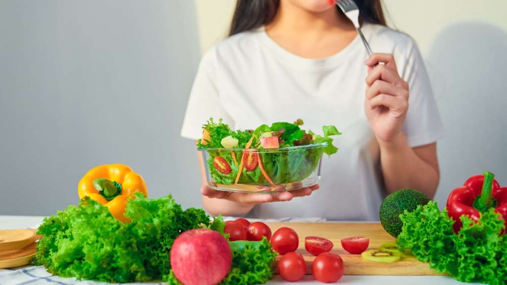 Việc bổ sung đa dạng các loại rau củ mỗi ngày giúp tăng cường sức đề kháng