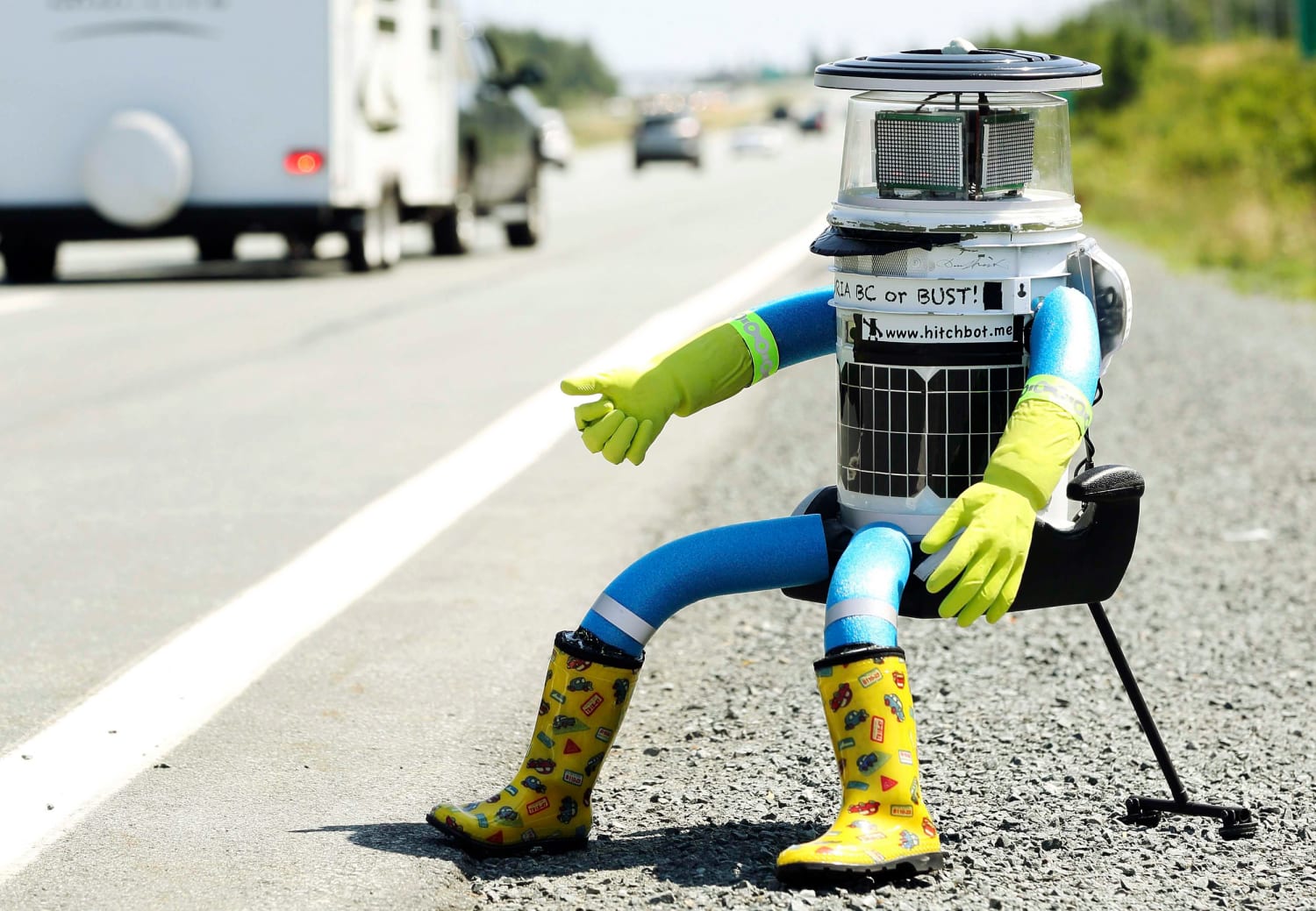 HitchBOT – Robot “phượt thủ”