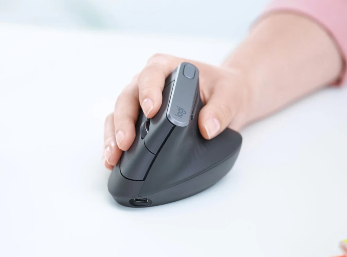 Người làm việc 7–8 tiếng mỗi ngày sẽ rất biết ơn một chiếc chuột công thái học giúp giảm mỏi cổ tay và phòng ngừa hội chứng ống cổ tay.