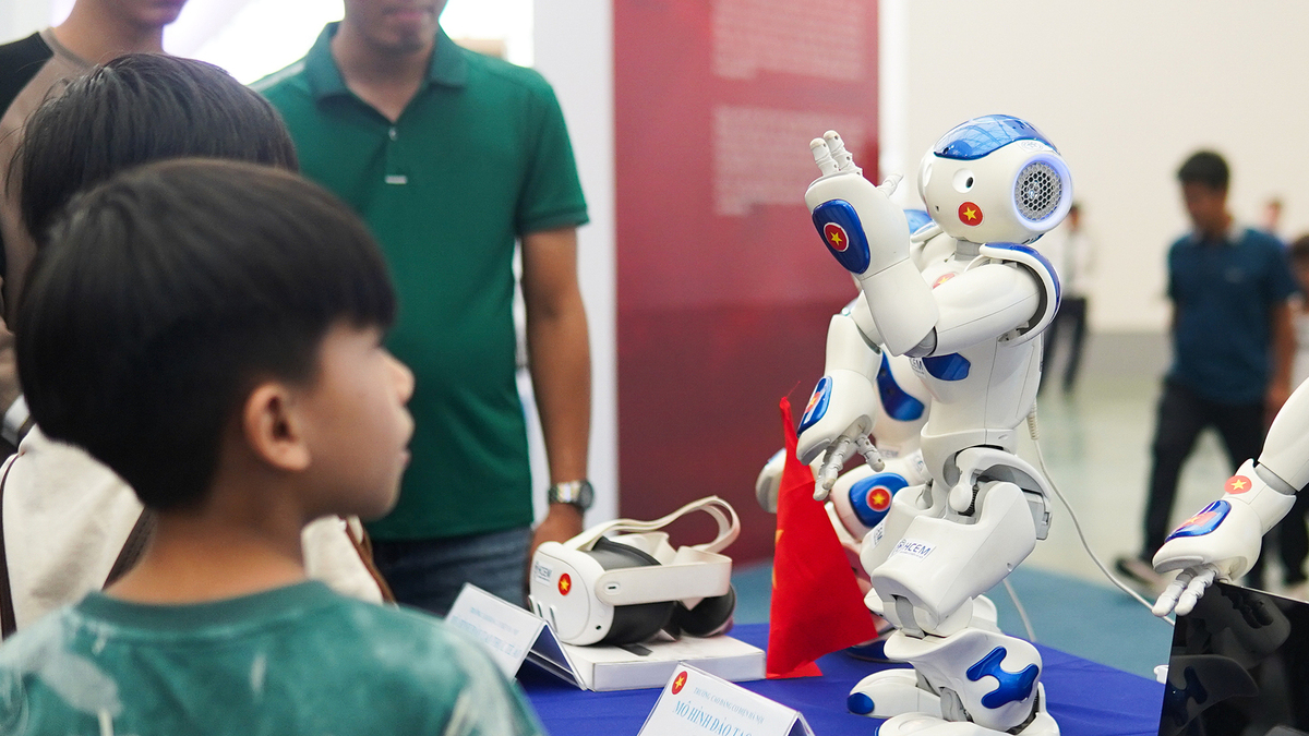 Robot AI, lớp học thông minh và học tập trải nghiệm