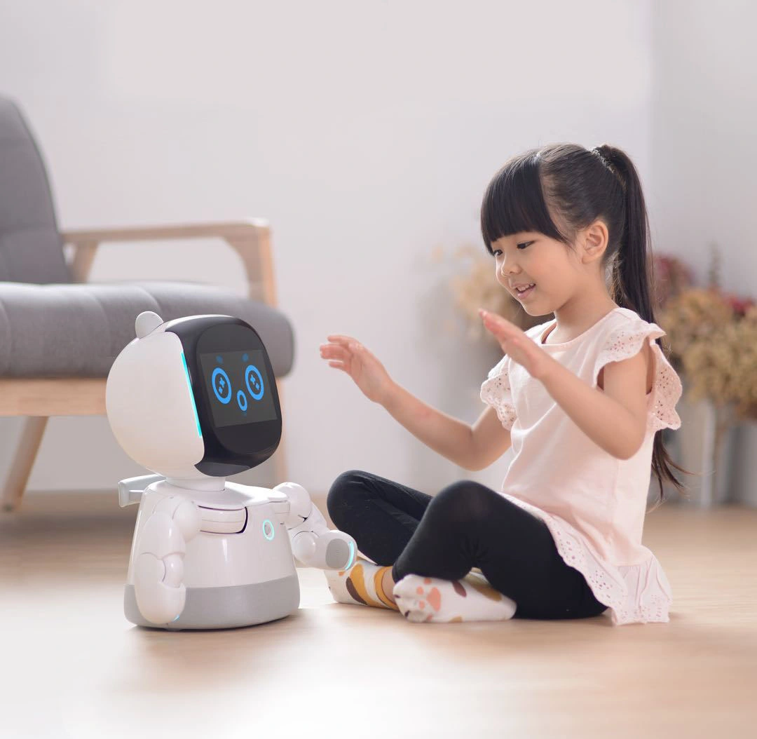 Robot trông trẻ được tích hợp nhiều nội dung giáo dục giúp trẻ vừa học vừa chơi hiệu quả hơn
