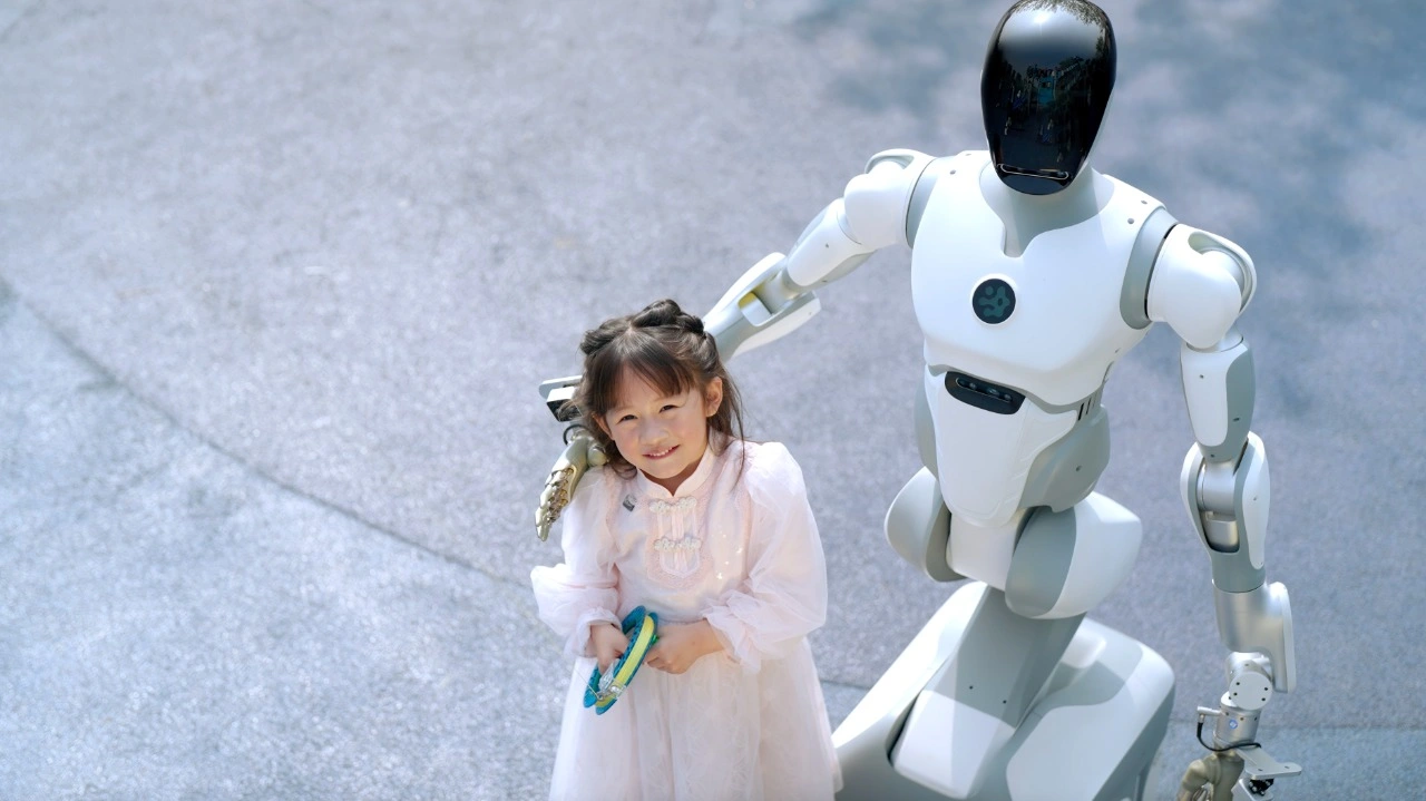 Robot Trông Trẻ – Xu Hướng Chăm Sóc Trẻ Em Trong Kỷ Nguyên AI