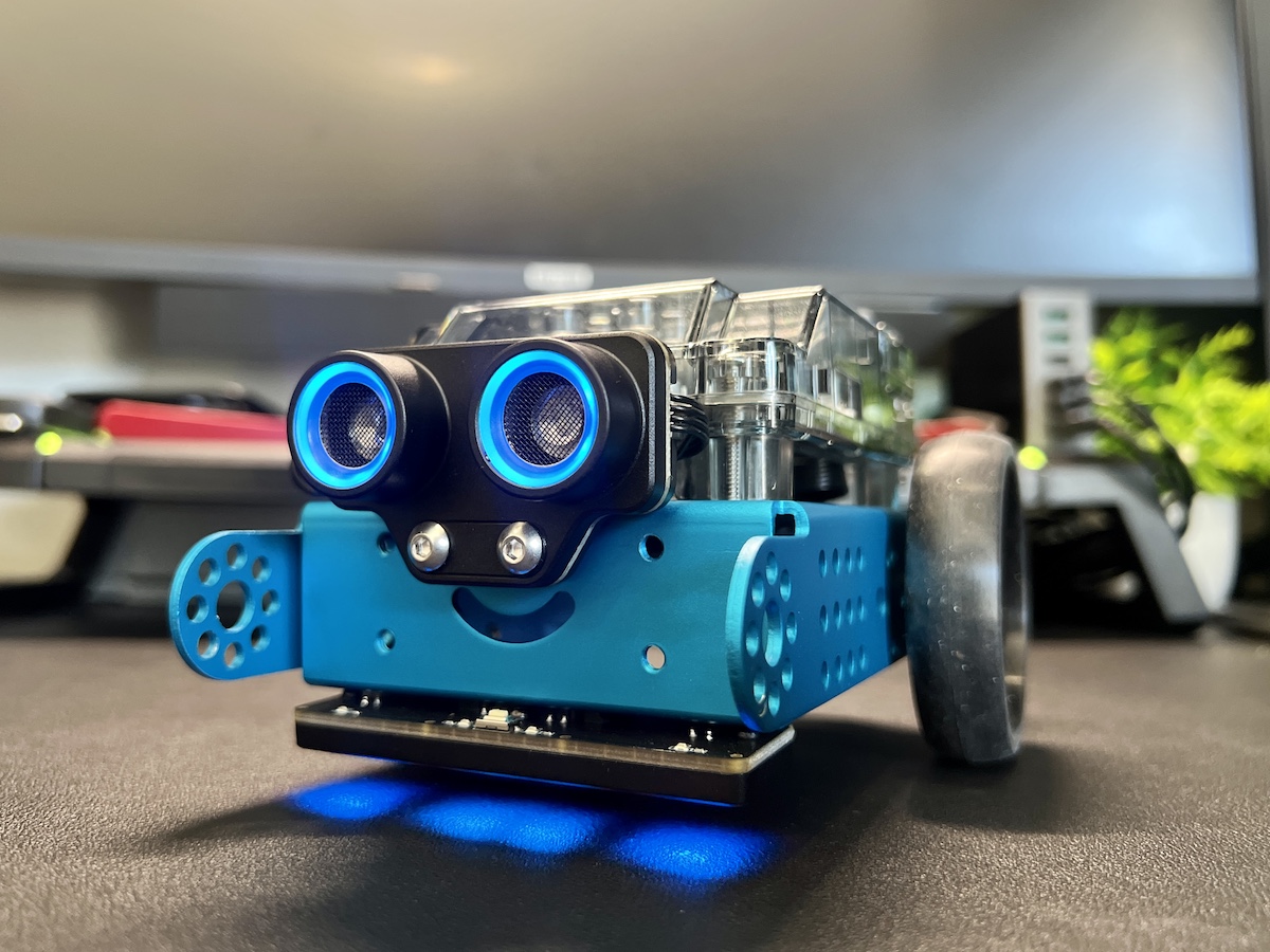Robot giáo dục không chỉ tồn tại trong các phòng thí nghiệm hay triển lãm công nghệ, mà đã và đang hiện diện trong nhiều môi trường học tập