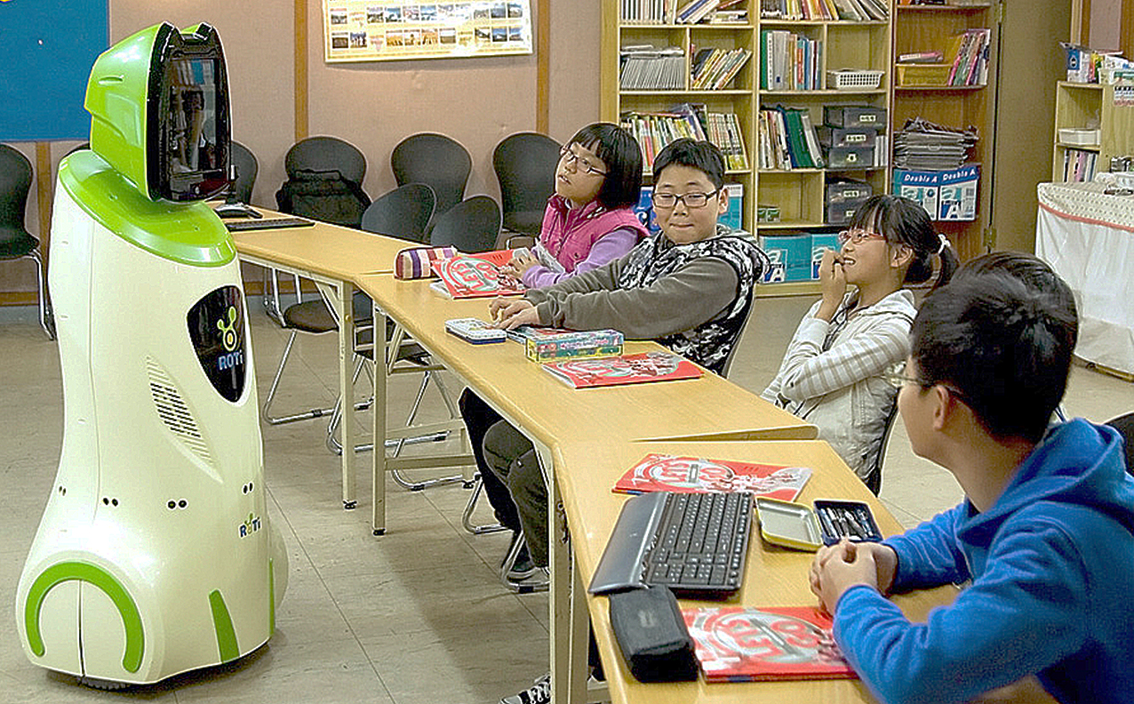 robot đảm nhận những công việc lặp đi lặp lại như giải đáp các câu hỏi cơ bản, chấm bài trắc nghiệm hay ghi chép tiến độ học tập