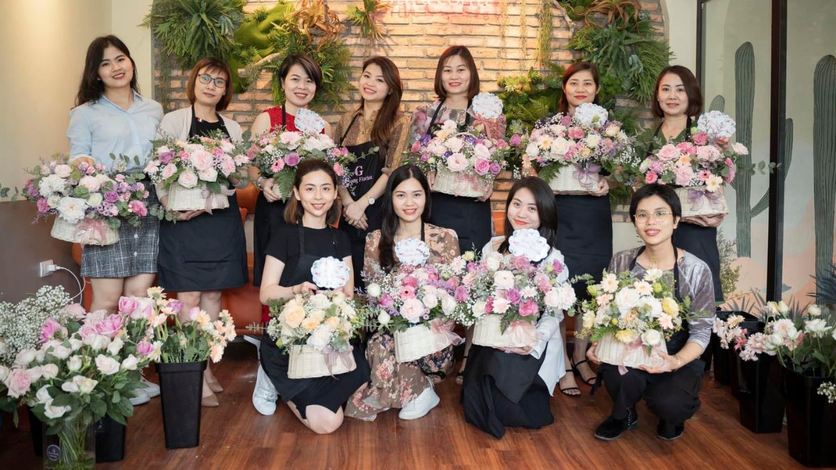 Giang Florist là một trong những địa điểm workshop cắm hoa Hà Nội quen thuộc với những ai yêu thích nghệ thuật hoa tại Hà Nội
