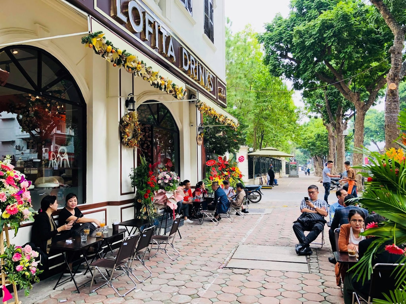 Lofita là cái tên quen thuộc với những ai yêu thích không gian cà phê hiện đại và nhiều góc sống ảo