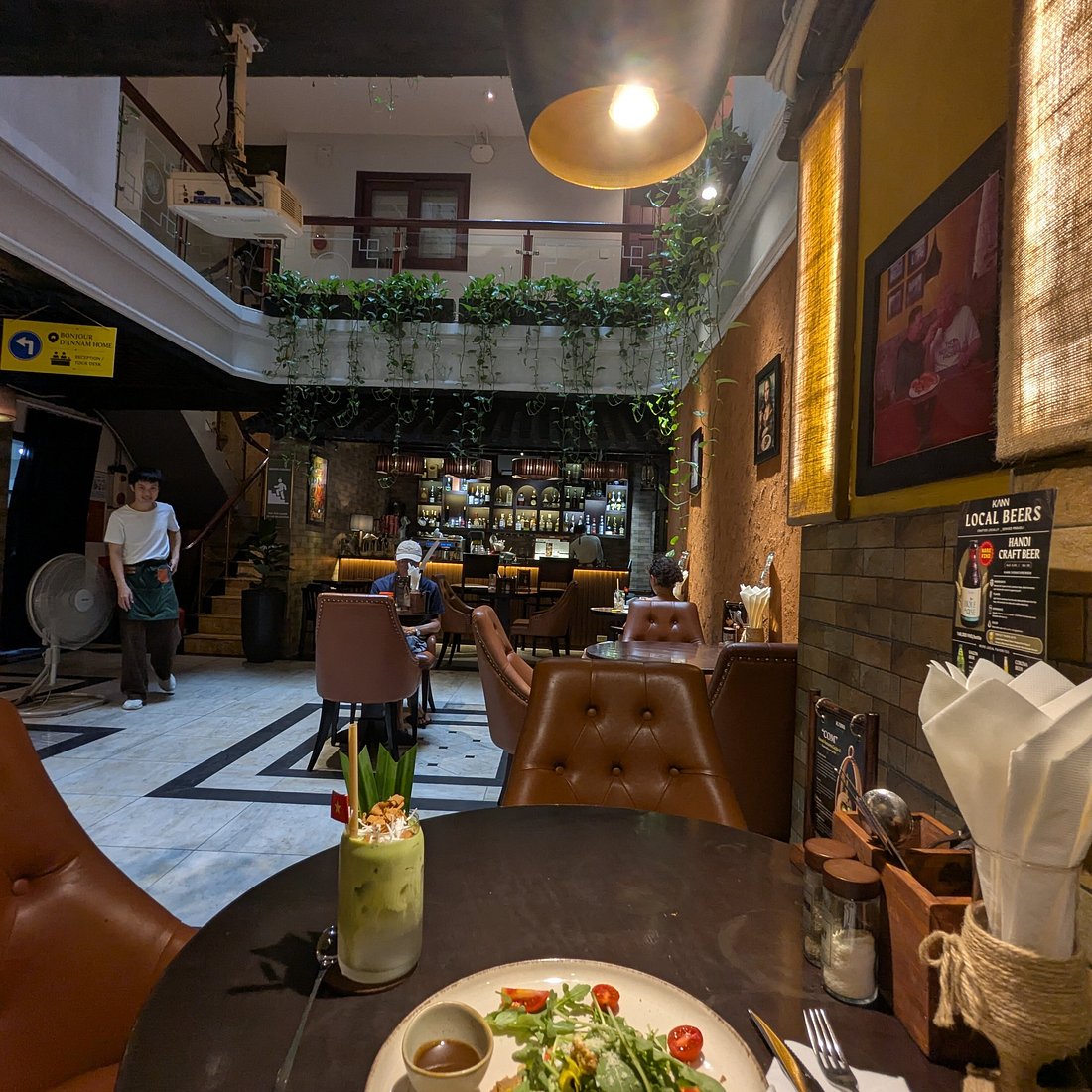 KANN là địa chỉ được nhiều bạn trẻ yêu thích khi muốn kết hợp giữa cafe và brunch trong cùng một buổi hẹn. 