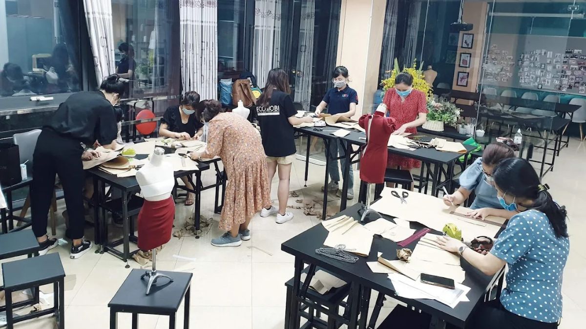 Luvinus là một trong những workshop may ở Hà Nội được yêu thích nhờ phong cách hiện đại, trẻ trung
