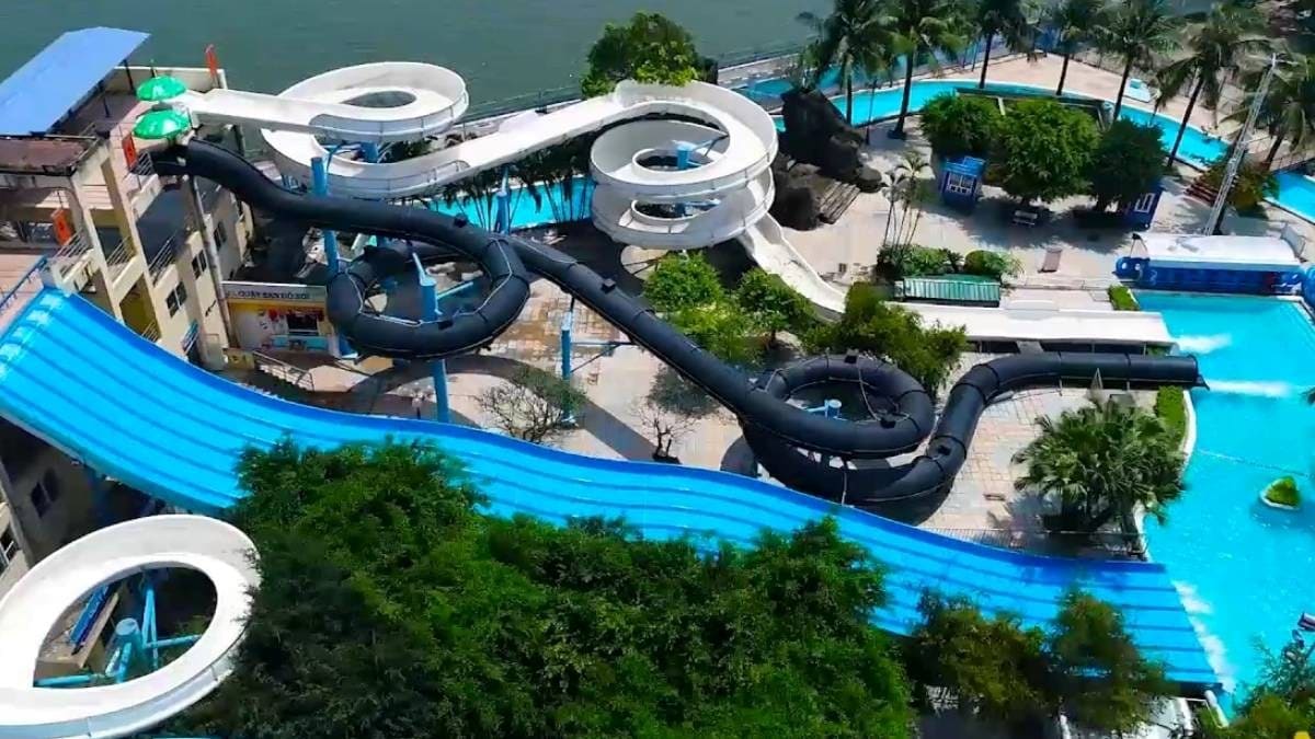 Đối với những tín đồ đam mê tốc độ và cảm giác mạnh, khu máng trượt chắc chắn là điểm đến không thể bỏ qua