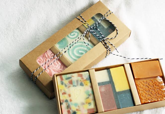 Workshop Candles là cái tên rất được giới trẻ yêu thích nhờ không gian hiện đại, tinh tế cùng hàng trăm lựa chọn về tinh dầu và nguyên liệu handmade