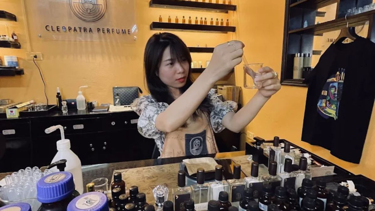 Cleopatra Perfume Hà Nội với không gian sang trọng cùng trải nghiệm chế tác hương thơm cực nghệ.