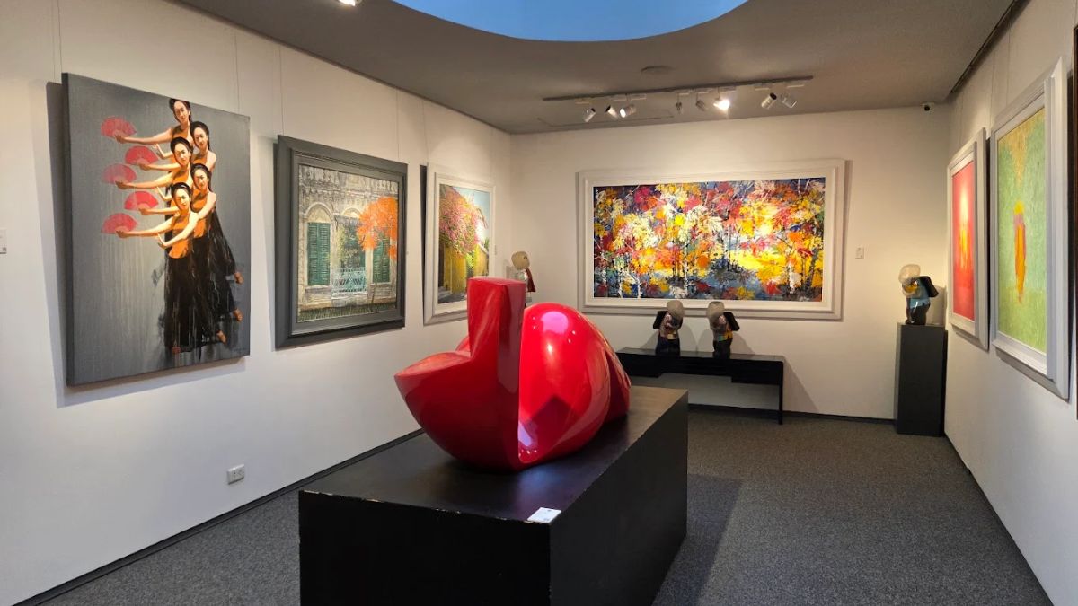 Green Palm Gallery nổi tiếng với bộ sưu tập tranh phong cảnh và nghệ thuật đương đại mang đậm bản sắc Việt Nam