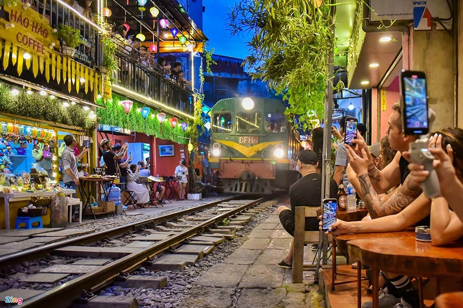 Những lưu ý khi trải nghiệm các quán cà phê đường tàu Hà Nội
