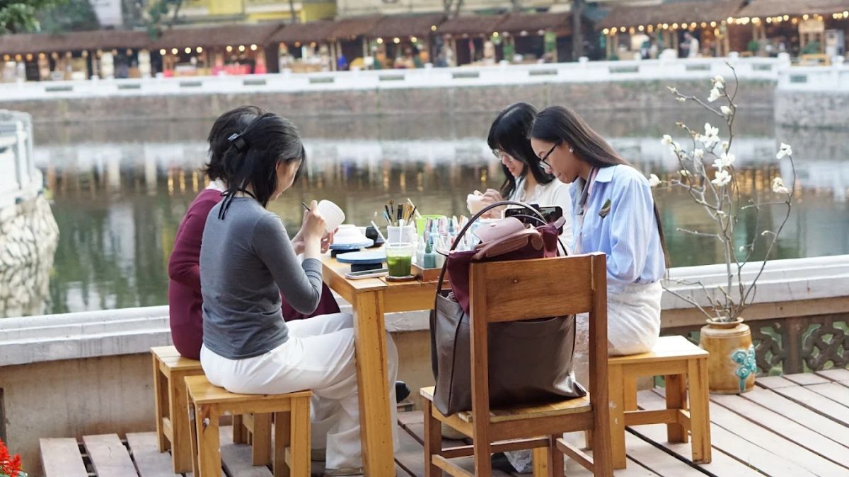 Canpus Ceramic Studio là workshop làm gốm nổi bật tại Hà Nội với phong cách trẻ trung, sáng tạo và đầy tính nghệ thuật.