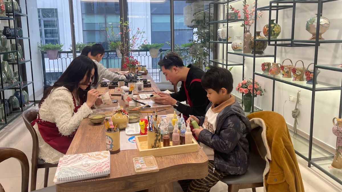 Gốm Quỳnh là một workshop làm gốm mang lại không gian nhẹ nhàng và trải nghiệm sáng tạo đầy thú vị.
