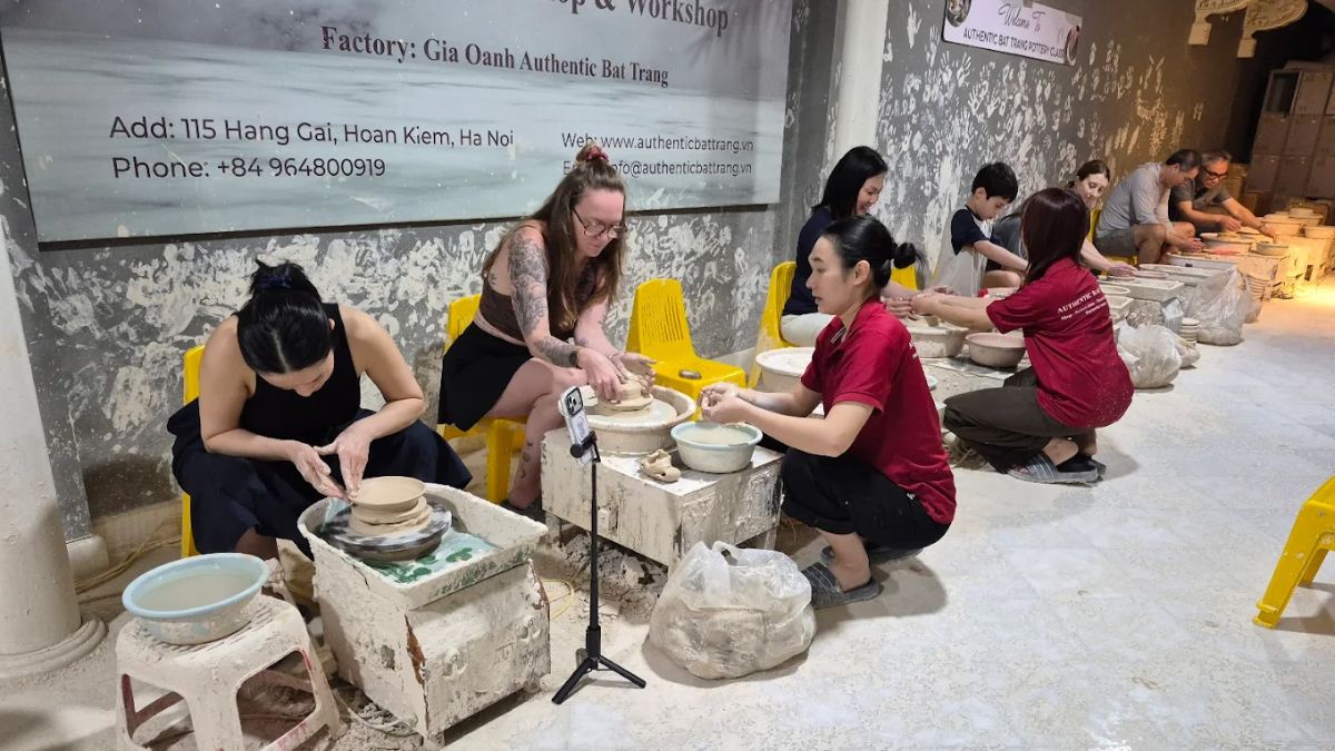 Authentic Bát Tràng dành cho những ai yêu thích trải nghiệm làm gốm thủ công truyền thống mà không phải di chuyển xa sang làng gốm Bát Tràng