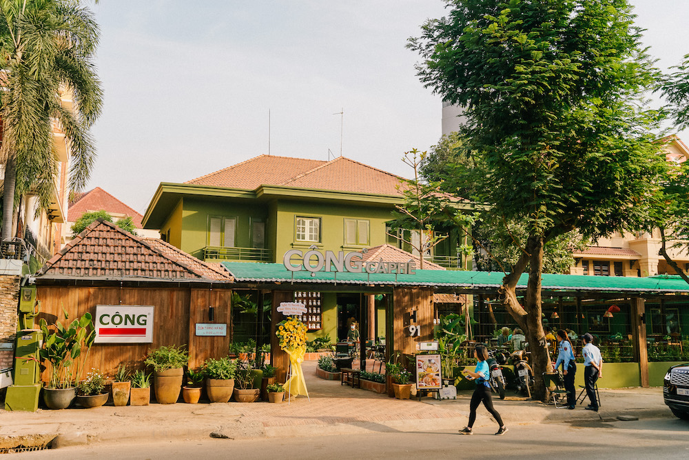 Cộng Cà Phê Xuân Thủy mang đến trải nghiệm vừa hoài cổ vừa gần gũi giữa khu vực Cầu Giấy sôi động.