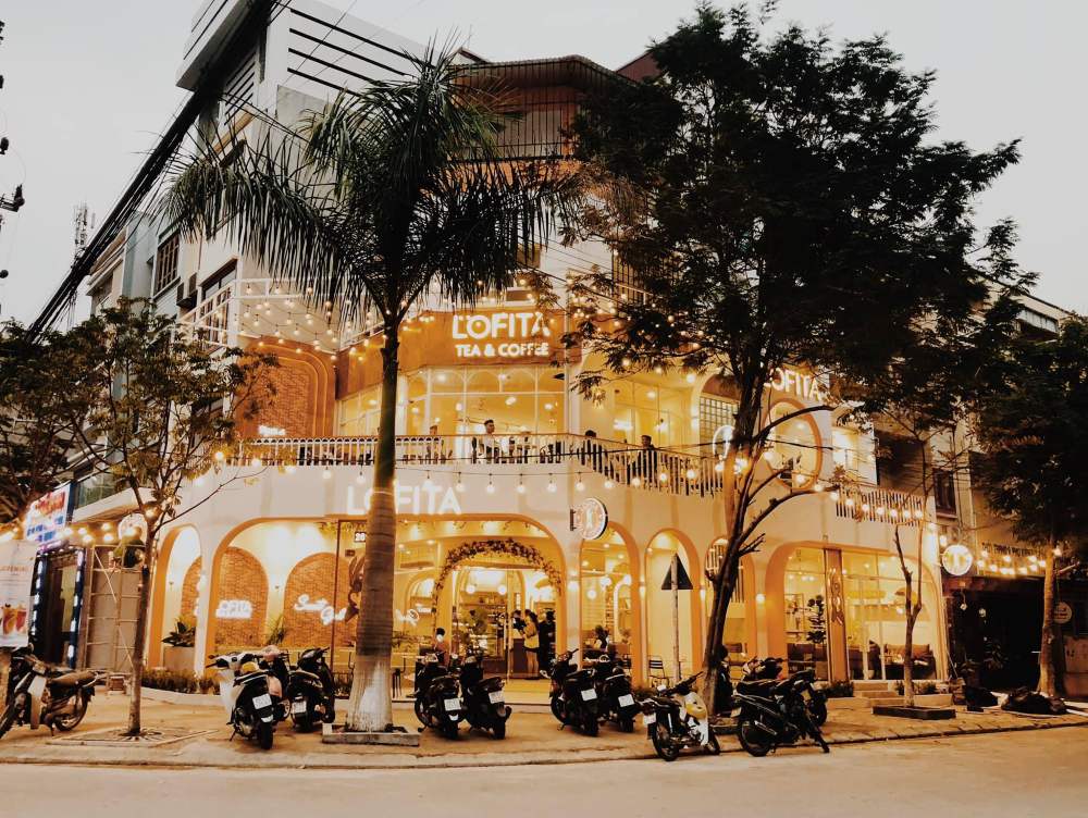 Lofita Tea & Coffee là điểm hẹn quen thuộc của những ai yêu thích mô hình rooftop tại Cầu Giấy. 