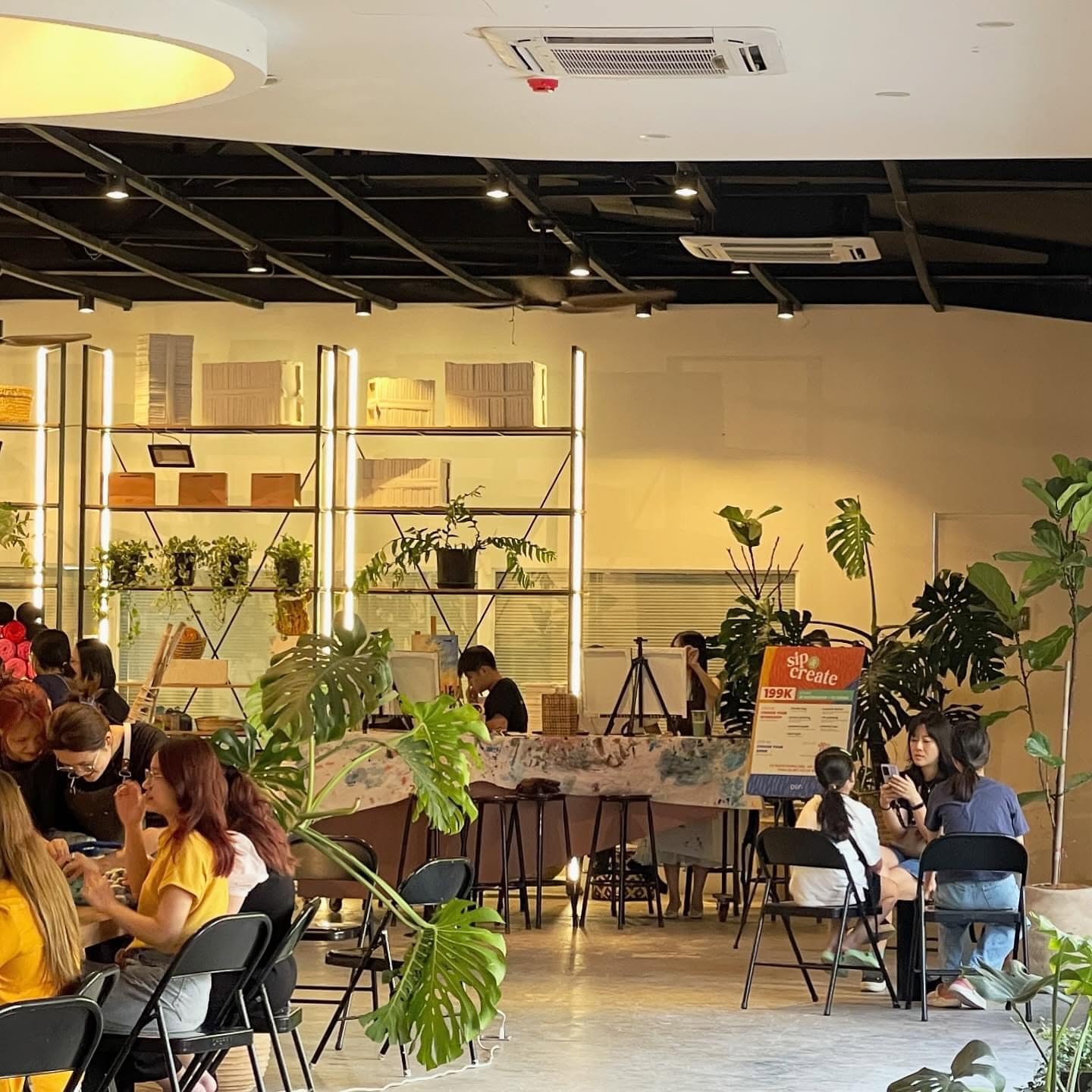 OUR.hanoi là một trong những địa điểm tổ chức workshop nghệ thuật được nhiều bạn trẻ Hà Nội yêu thích