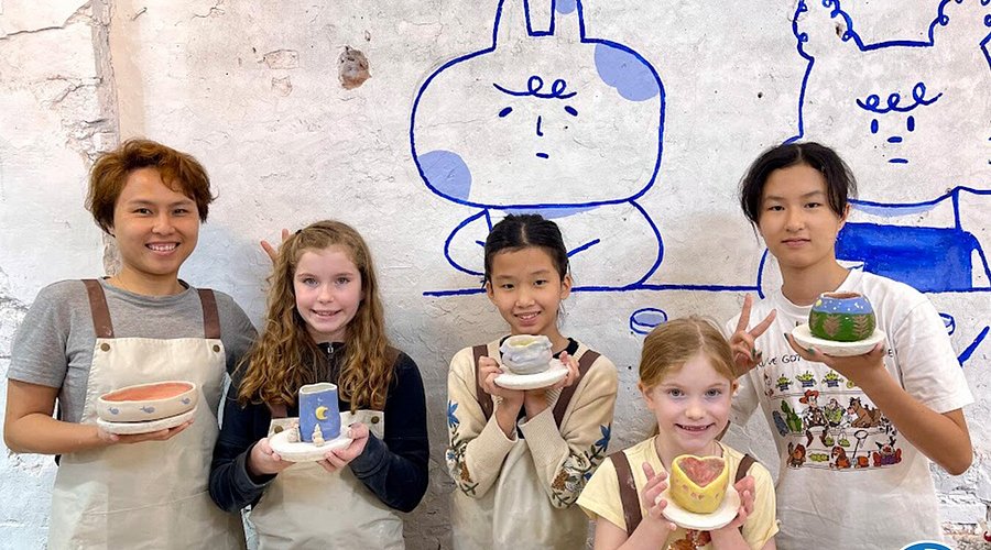 Ceramic Club là một trong những địa chỉ workshop làm gốm nổi bật tại Hà Nội, thu hút không chỉ người dân địa phương mà còn rất nhiều du khách quốc tế