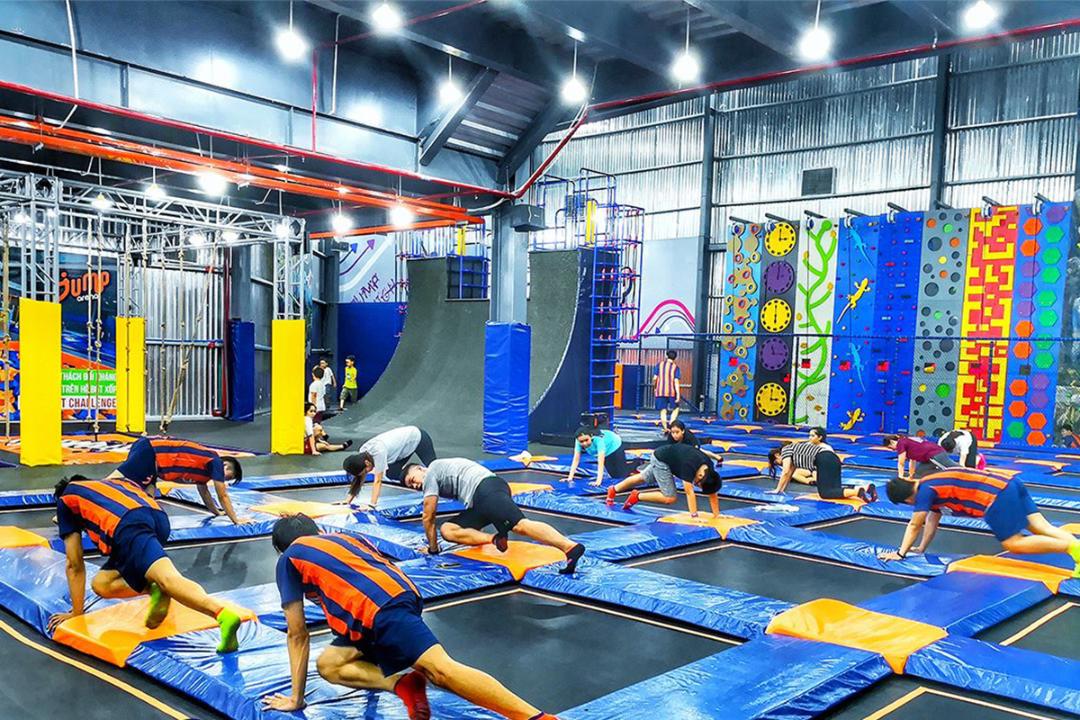 Jump Arena là khu vui chơi vận động trong nhà dành cho những ai muốn đổi gió sau những buổi học hay giờ làm căng thẳng