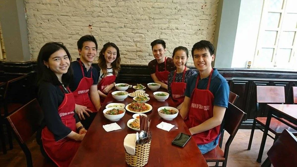 Điểm nổi bật của Apron Up Cooking Class là cách hướng dẫn cực kỳ dễ hiểu và không hề tạo cảm giác áp lực như các lớp học chuyên nghiệp