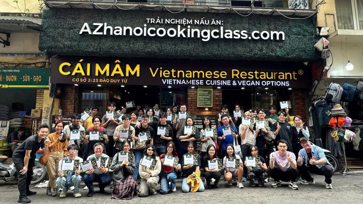 Az Hanoi Cooking Class ghi điểm ngay từ đầu nhờ không gian gần gũi cùng trải nghiệm học nấu món Việt cực dễ tiếp cận