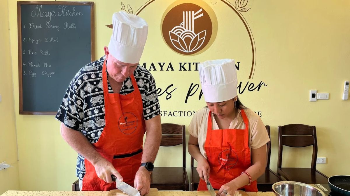 Vietnamese Cuisine Class mang đến không gian gần gũi đậm chất phố cổ cùng các lớp học thấm đẫm màu sắc ẩm thực Việt Nam