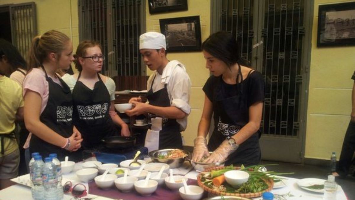 KOTO Cooking Class là workshop nấu ăn nổi tiếng với phong cách giảng dạy chuyên nghiệp và nhiều hoạt động trải nghiệm văn hóa ẩm thực Việt Nam thú vị