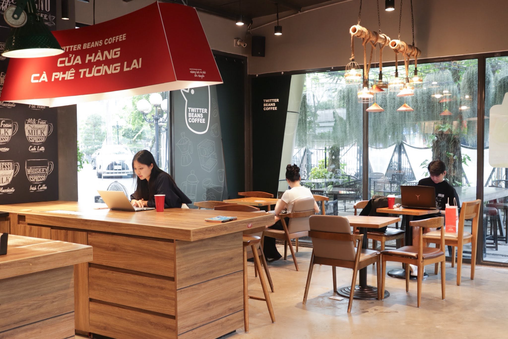Twitter Beans từ lâu đã được xem là một trong những quán cafe "quốc dân" dành cho người làm việc tại khu vực Cầu Giấy