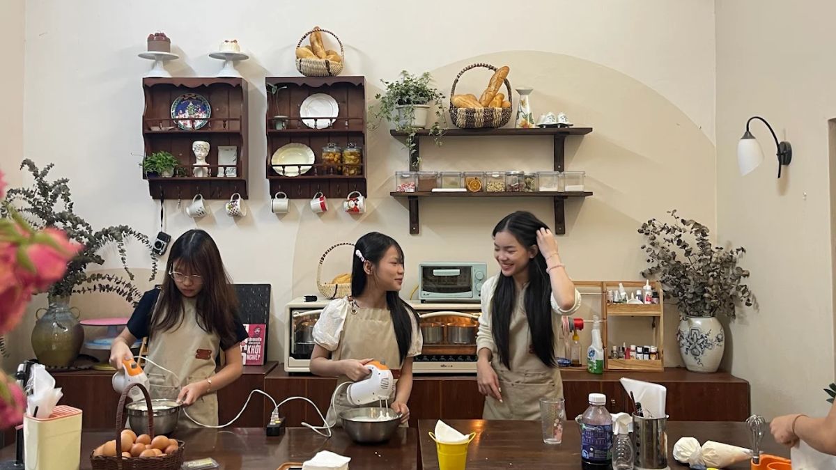 Workshop & Coffee mang đến trải nghiệm vừa thưởng thức cà phê vừa tự tay tạo nên những chiếc bánh xinh xắn