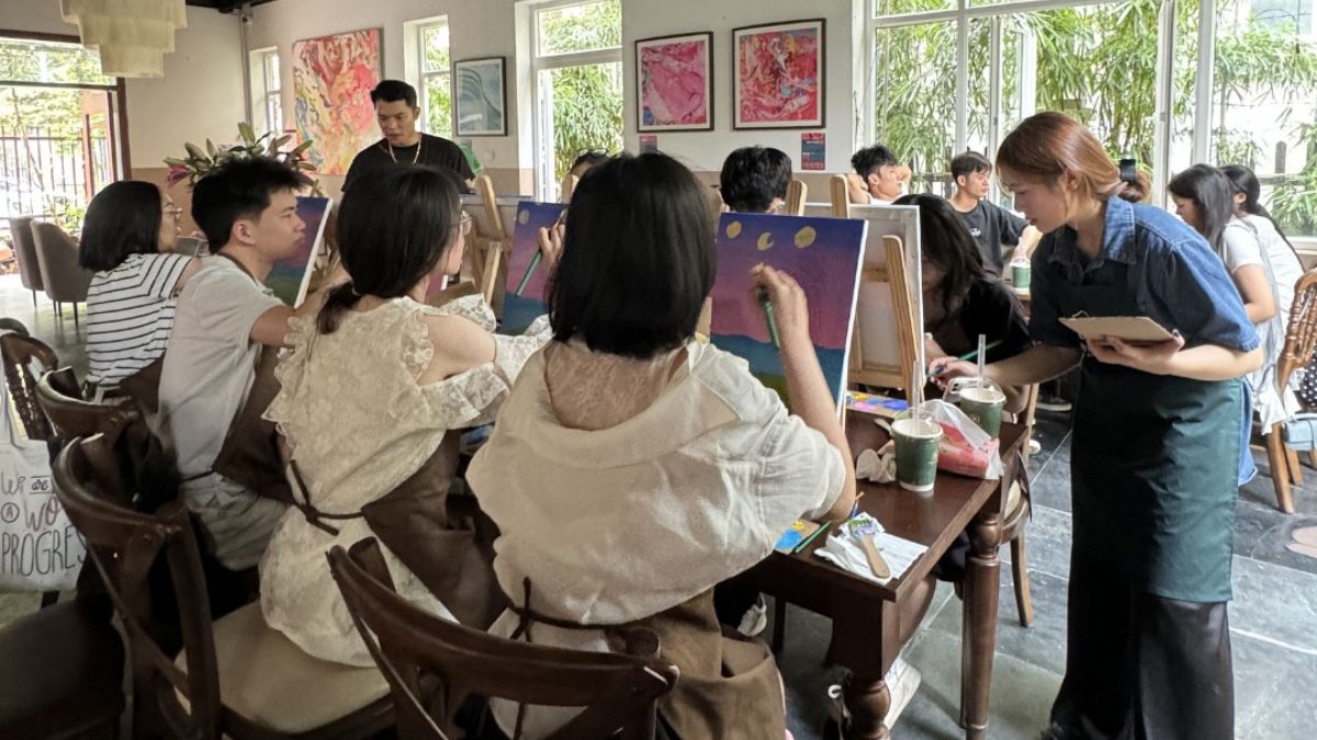 Nhà Lành Art & Coffee là một địa điểm workshop nghệ thuật được nhiều bạn trẻ yêu thích tại Hà Đông