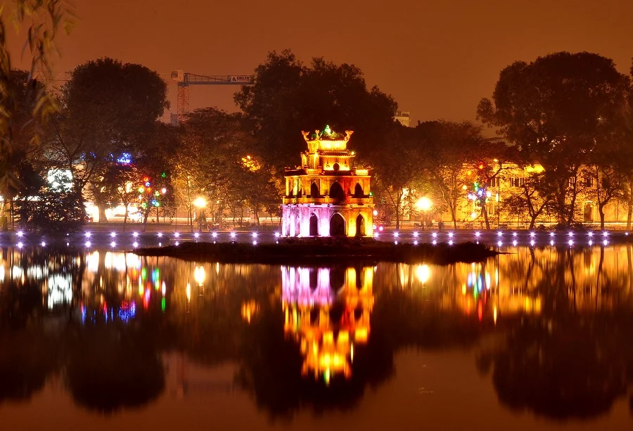 Thưởng thức bữa tối tại khu phố cổ