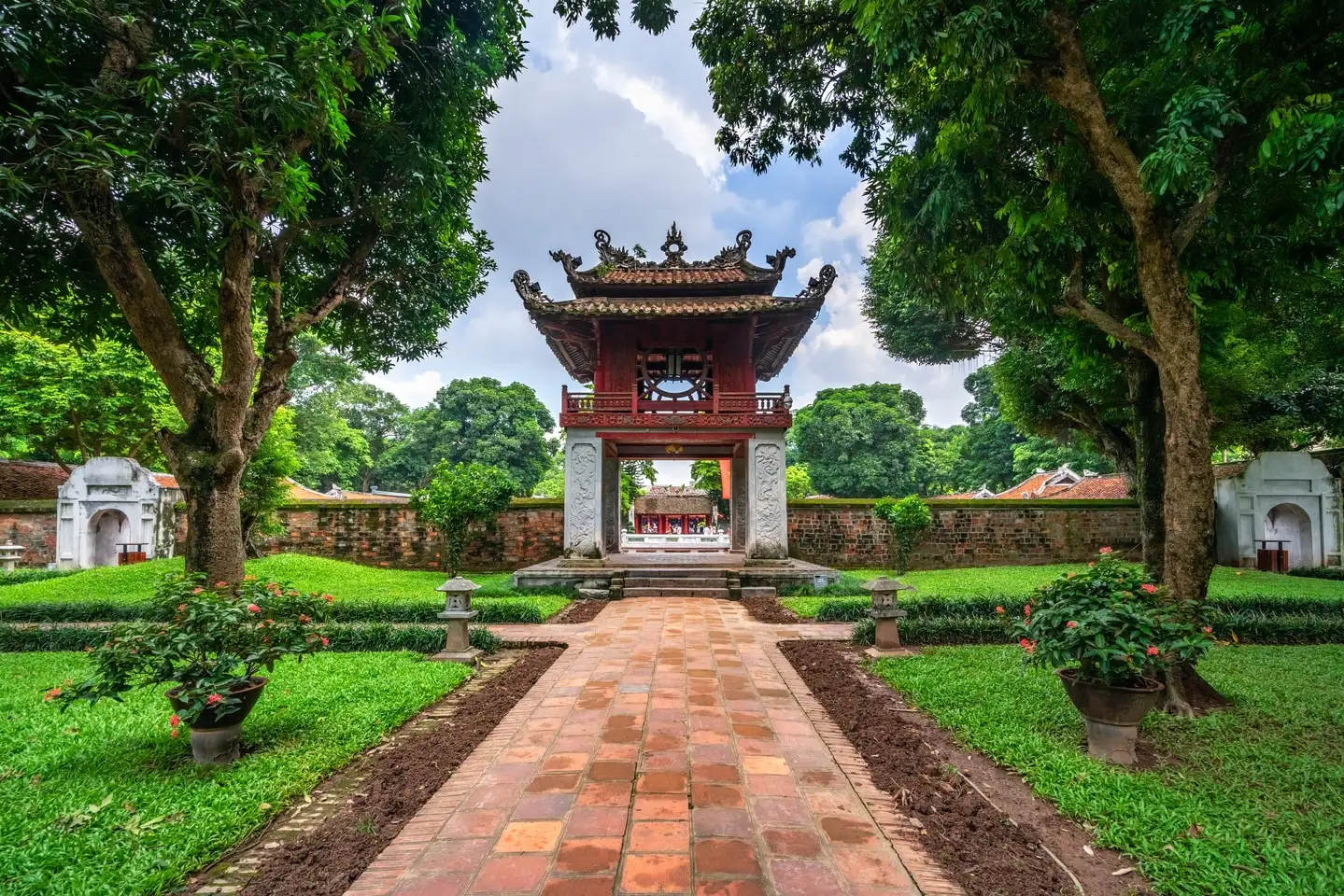 Tham quan Văn Miếu – Quốc Tử Giám