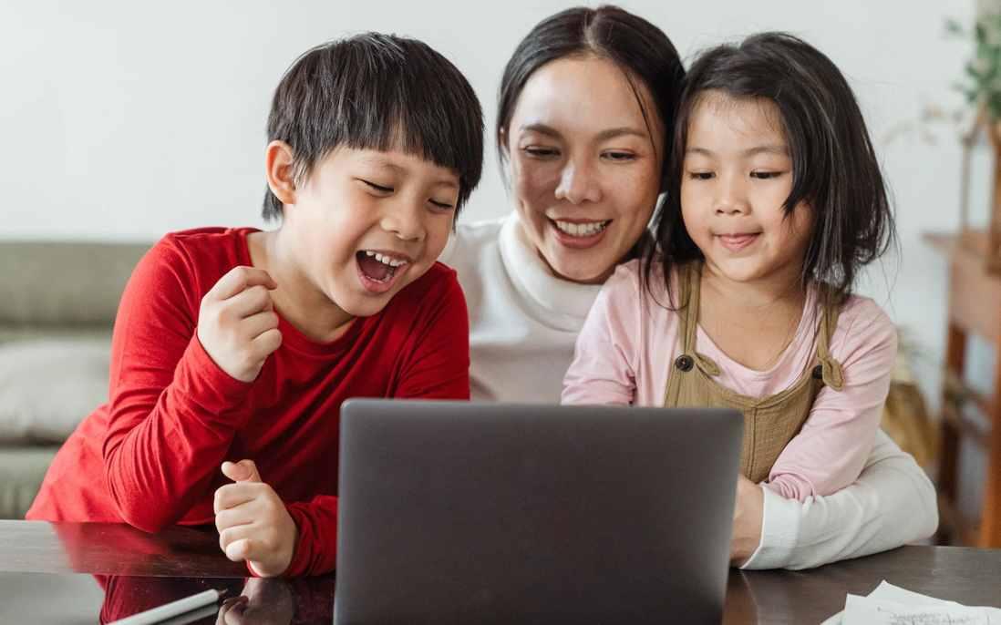 AI và công nghệ là công cụ hỗ trợ học tập, nhưng cha mẹ vẫn đóng vai trò quan trọng trong việc định hướng và bảo vệ trẻ.