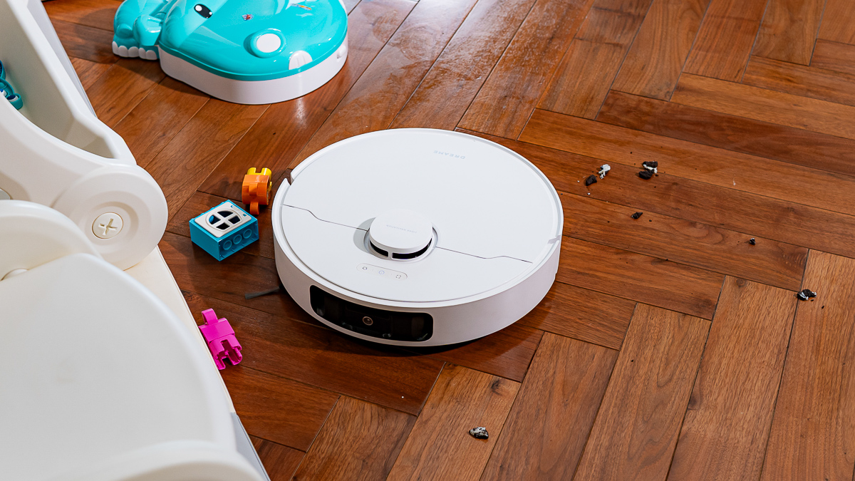 Từ robot hút bụi đến hệ thống nhà thông minh, công nghệ đang nâng cao chất lượng cuộc sống mỗi ngày.