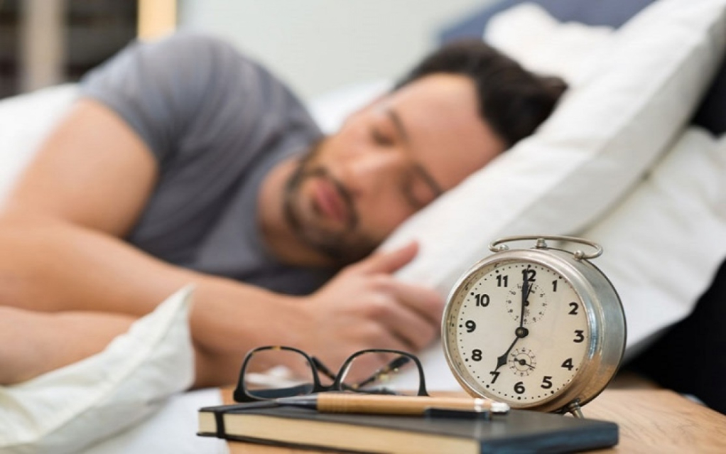 Đi ngủ sớm đóng vai trò vô cùng quan trọng trong việc phục hồi thể chất & tinh thần