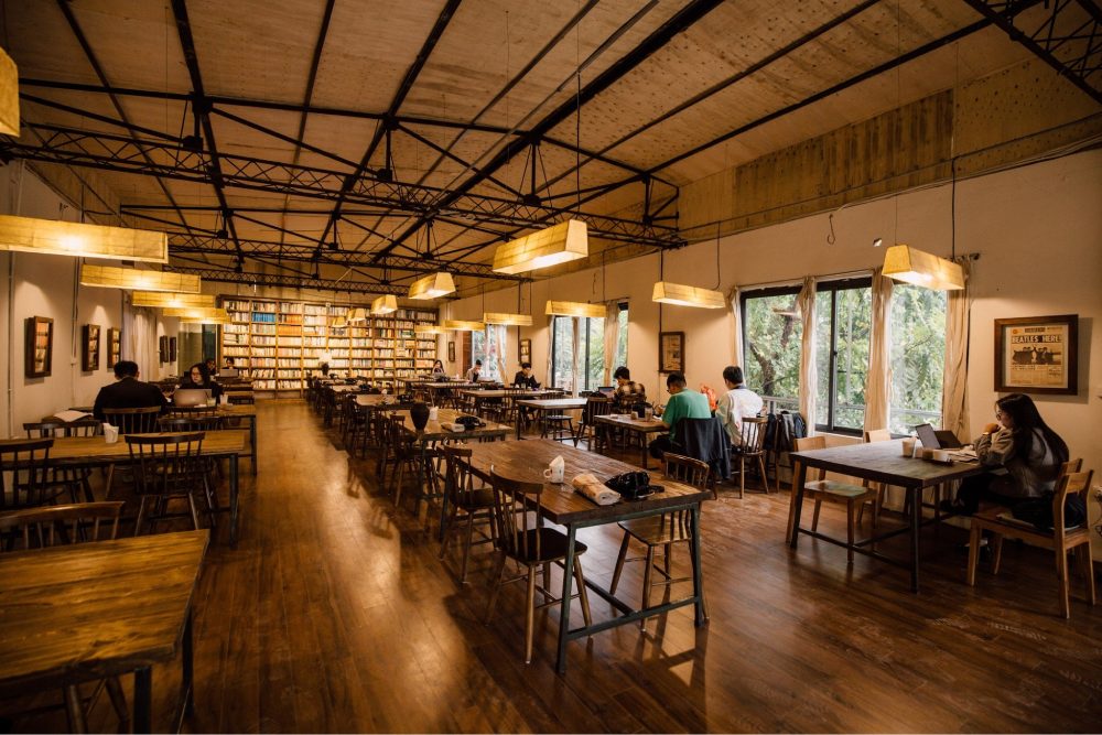 Tiny Post Coffee lại mang đến cảm giác hoàn toàn trái ngược với nhịp sống bên ngoà