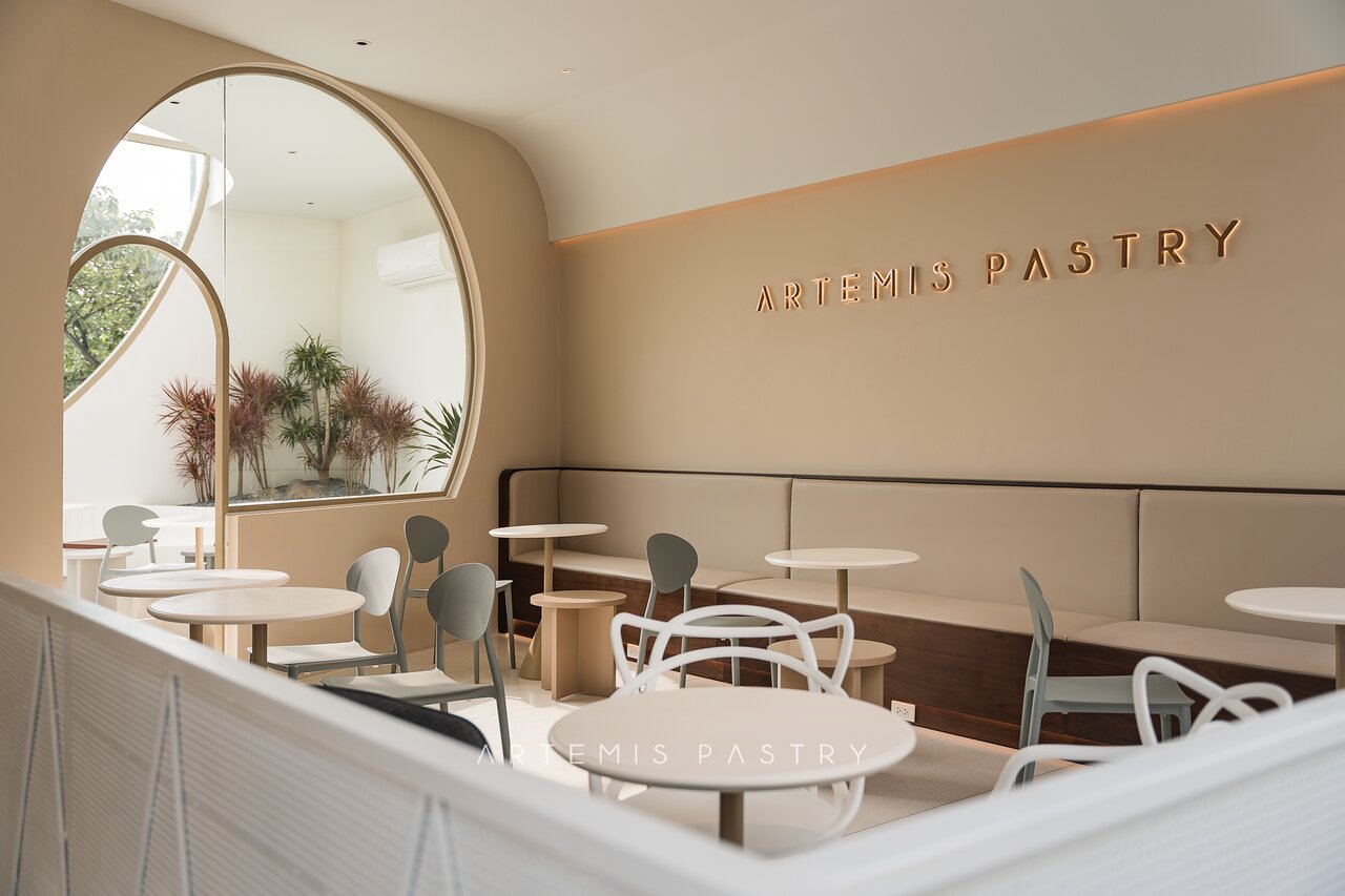 Artemis Pastry & Coffee là lựa chọn lý tưởng dành cho những tín đồ yêu thích sự tinh tế và nhẹ nhàng của các dessert cafe phong cách Hàn Quố