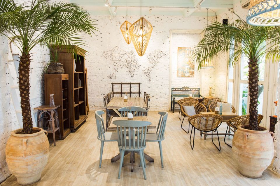 Jouri Dessert & Tea là một trong những địa điểm quen thuộc với những bạn yêu thích phong cách cafe Hàn Quốc nhẹ nhàng, nữ tính. 