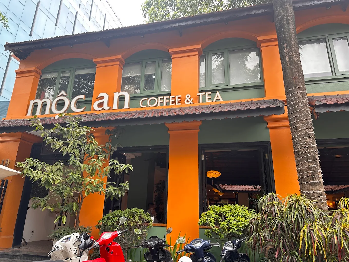 ộc An Coffee & Tea sở hữu một không gian rộng rãi, thoáng đãng với phong cách tối giản và trẻ trung.