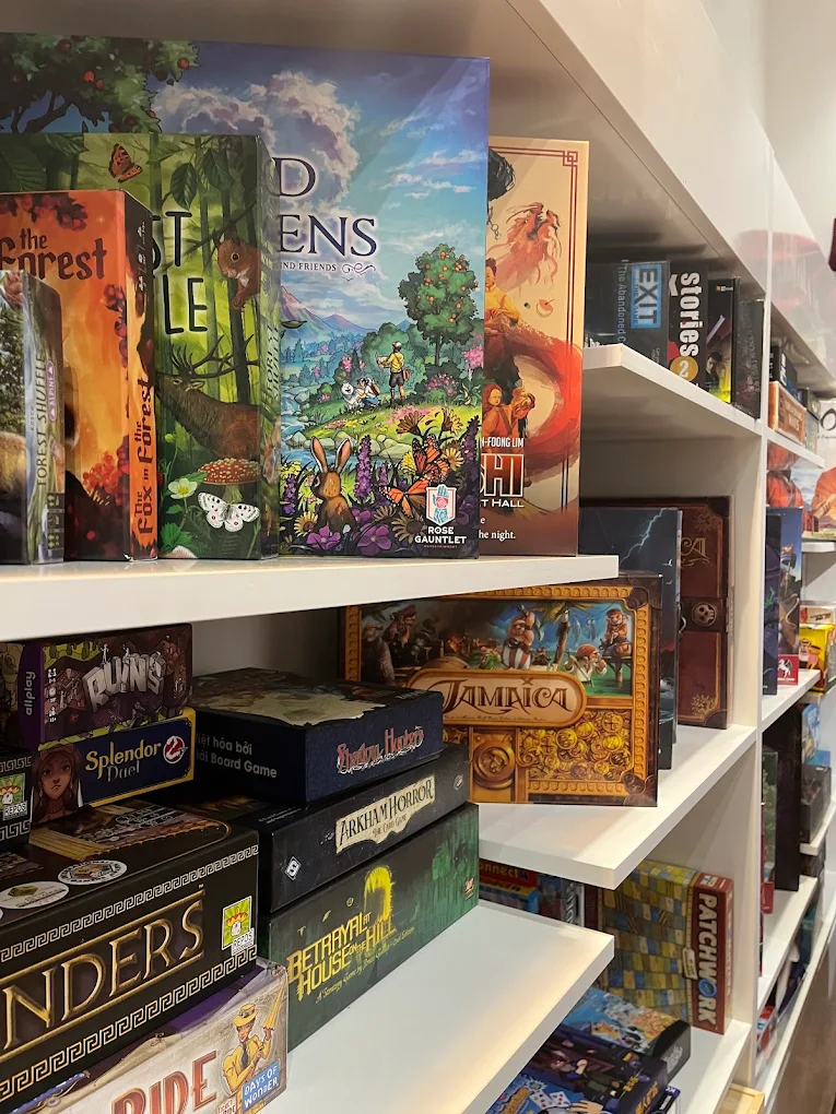 Room Coffee đầy ắp các trò chơi mang tính giải trí cao thuộc dòng Party Game như Mèo N