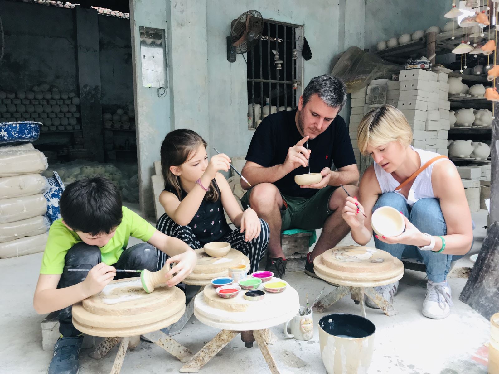 kiến trúc độc đáo, không gian nghệ thuật và hàng loạt hoạt động trải nghiệm liên quan đến nghề gốm truyền thống.