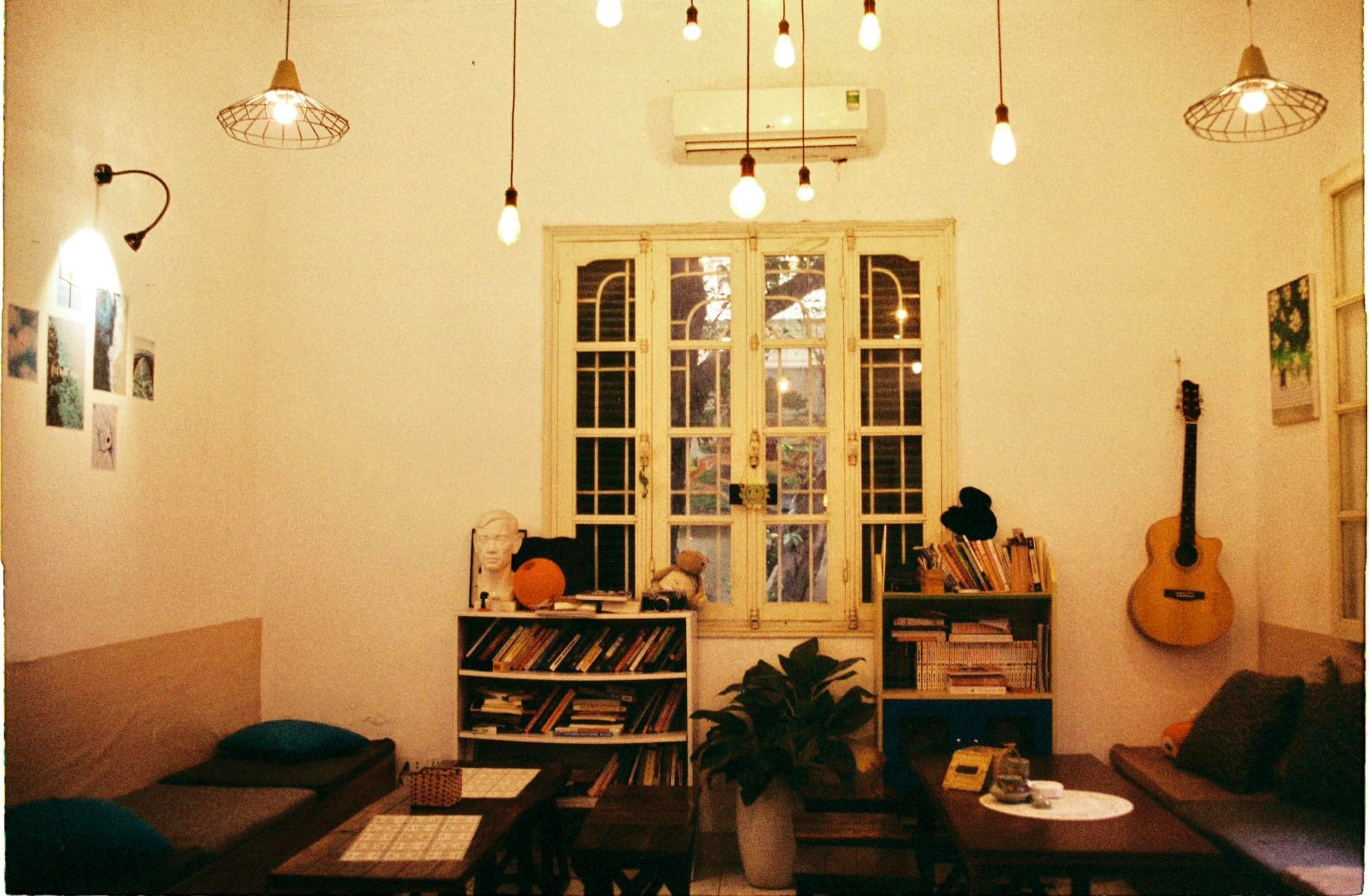 Không chỉ là một quán cà phê thông thường, iHouse CoWorking Coffee được thiết kế theo mô hình kết hợp giữa coworking space và quán cà phê