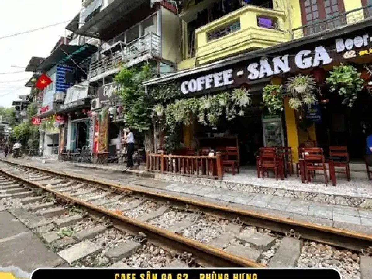 Café Sân Ga 62 gây ấn tượng bởi vị trí ngay sát tuyến đường sắt cùng phong cách trang trí đậm chất hoài niệm. 