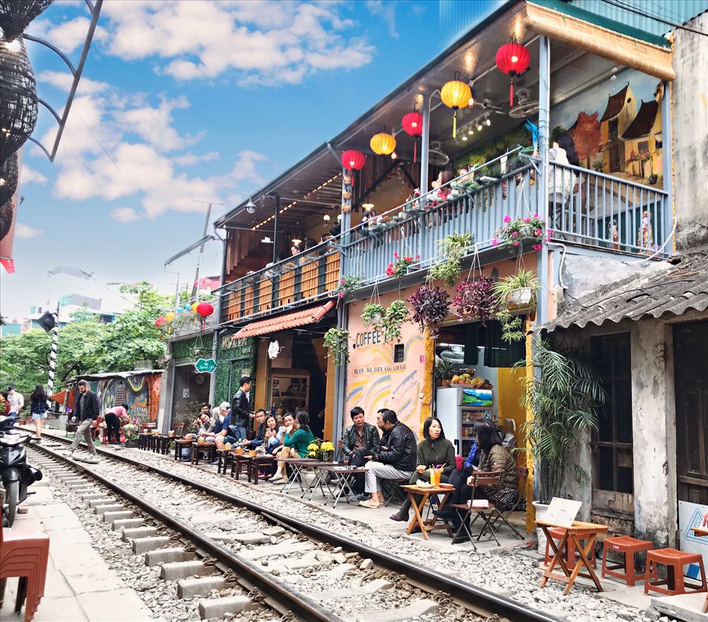 Railway Tuan Cafe là một trong những quán nổi tiếng nhất trên phố đường tàu