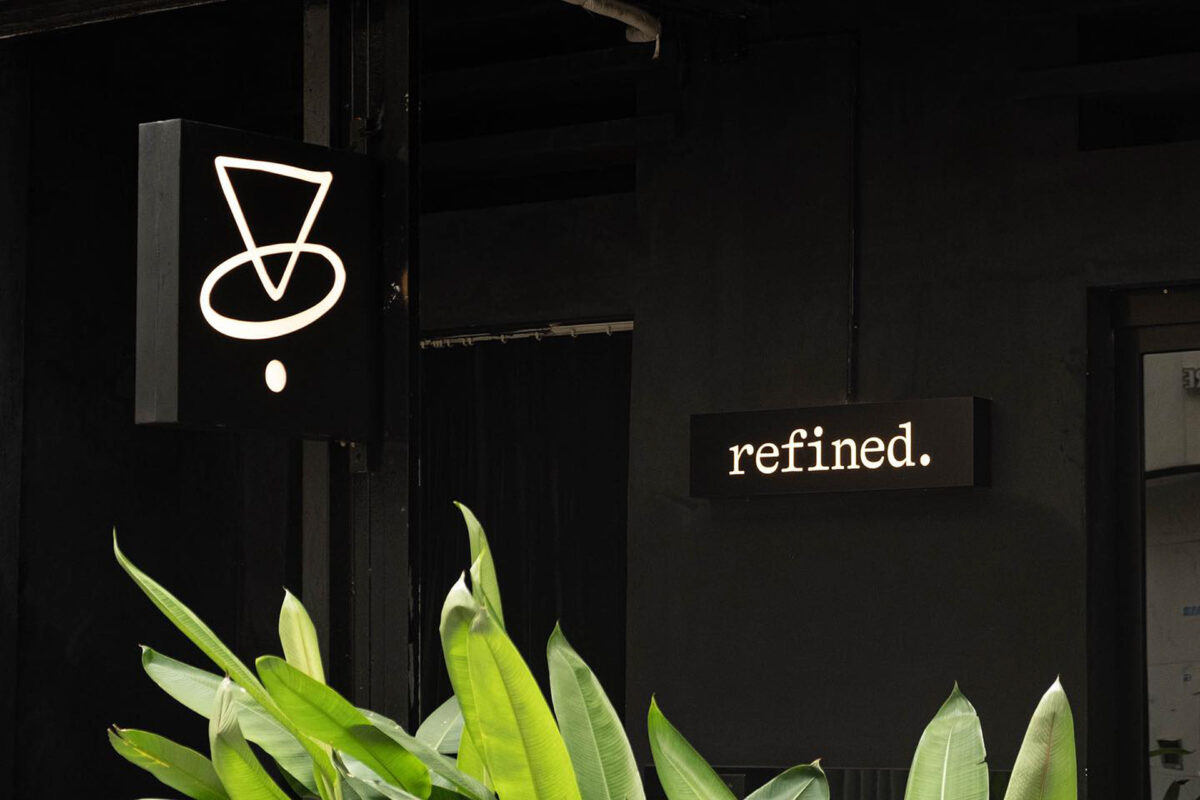 Refined Coffee là lựa chọn lý tưởng cho những bạn trẻ yêu thích không gian hiện đại,