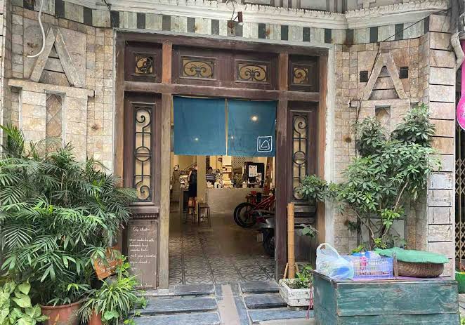 quán cà phê mang đậm chất nghệ thuật, tối giản và gần gũi với thiên nhiên